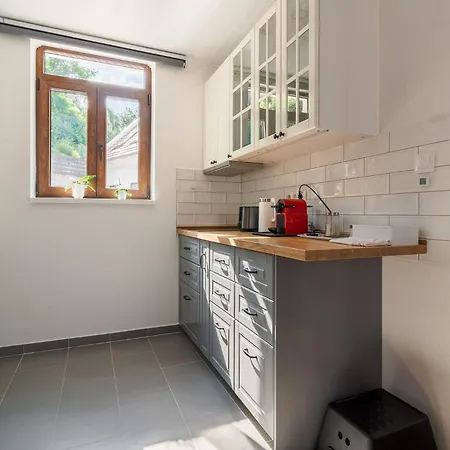 Monbuhim Twin * Veszprém